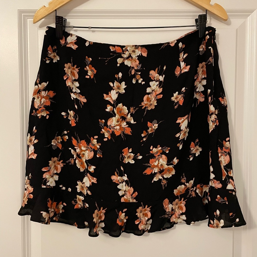 Sadie & Sage Floral Black Ruffle Hem Mini Skirt